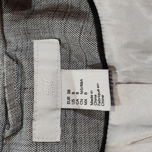 **5/$25** H&M Fitted Blazer - Picture 5 of 7